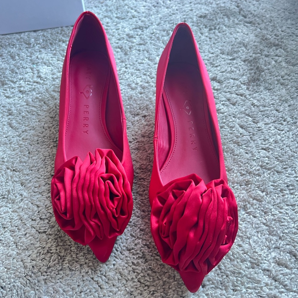 Katy Perry Heels with Floral Detail . New without tags. Size 8.5